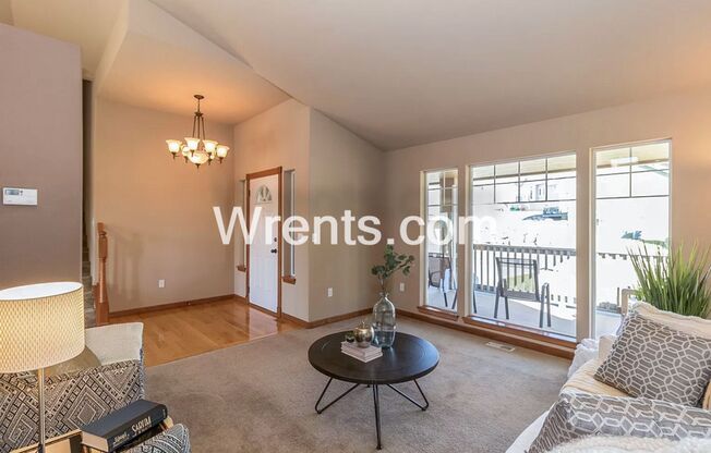 Beautiful Northside Home! Available Mid June!