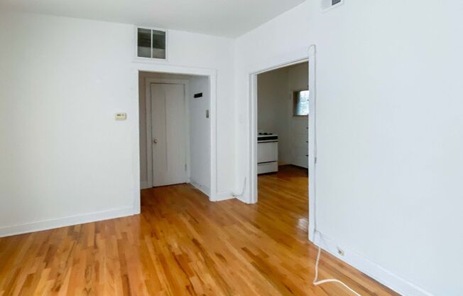1 bed, 1 bath, 660 sqft, $2,150, Unit 3527.5-3E
