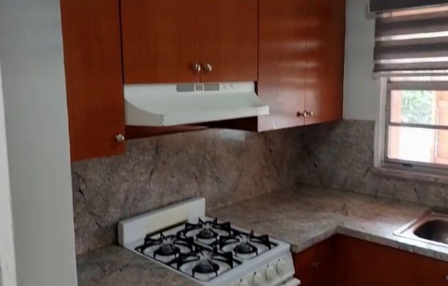 1 bed, 1 bath, 750 sqft, $1,750, Unit B14