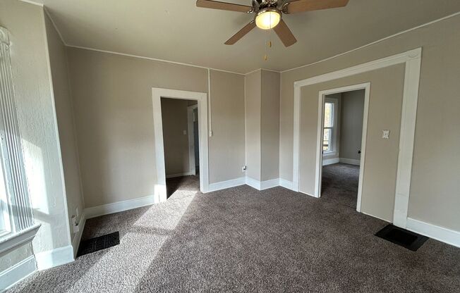 2 beds, 1 bath, 700 sqft, $825, Unit Unit 1