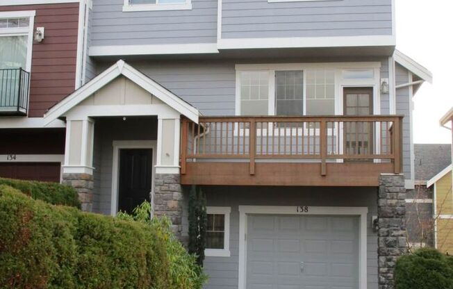 Stylish 3-Bedroom Townhouse in Fircrest Commons