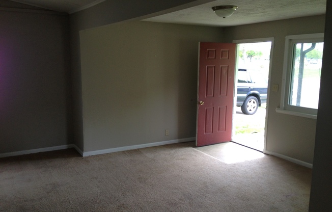 3 beds, 1 bath, $1,250