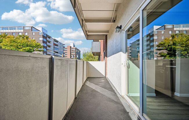 1 bed, 1 bath, 640 sqft, $1,300, Unit 204