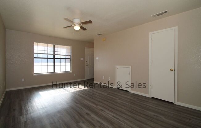 2 beds, 1.5 baths, $875