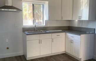 2 beds, 1 bath, $2,550, Unit 01