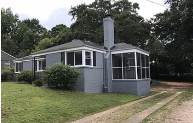 3 Bedroom Home with Large Yard – Minutes from Downtown Greenville