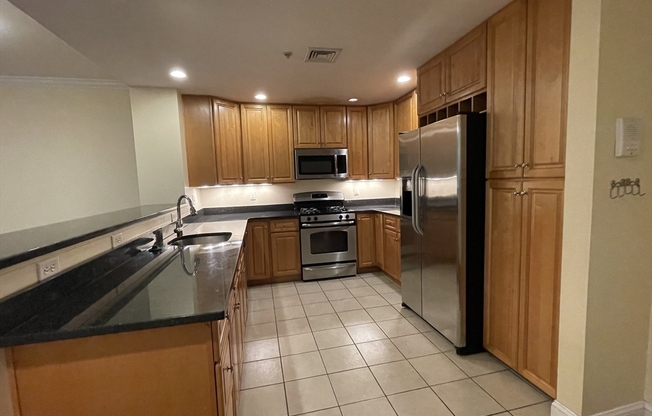 2 beds, 2 baths, 1,000 sqft, $2,900, Unit 8