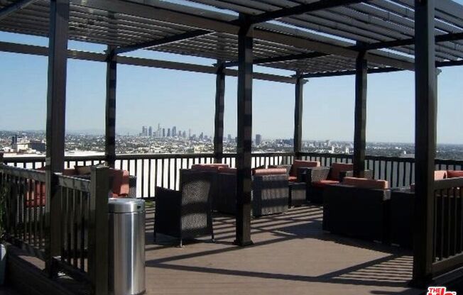 1 bed, 2 baths, 966 sqft, $5,700, Unit 901