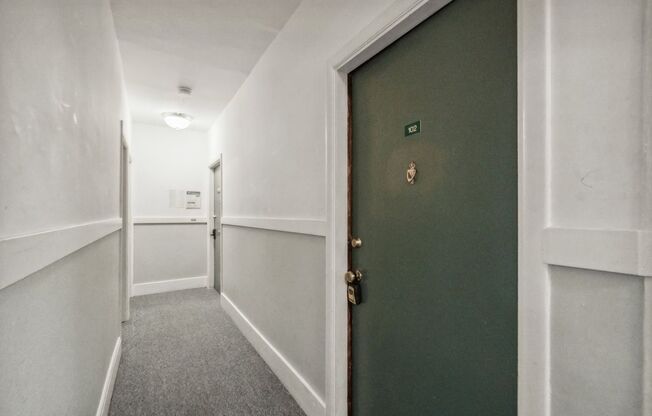 1 bed, 1 bath, 580 sqft, $1,250, Unit 102