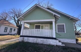 $975 - 3 bed 1.5 bath - Single Family Home