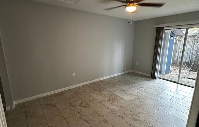 2 beds, 1 bath, 850 sqft, $1,350, Unit 4208 - B