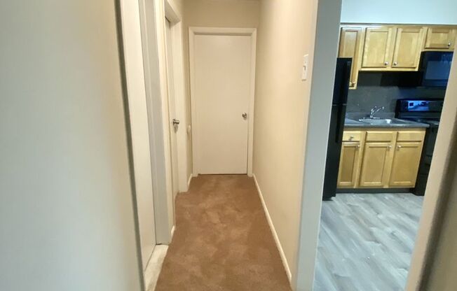 2 beds, 1 bath, 900 sqft, $1,450, Unit B211