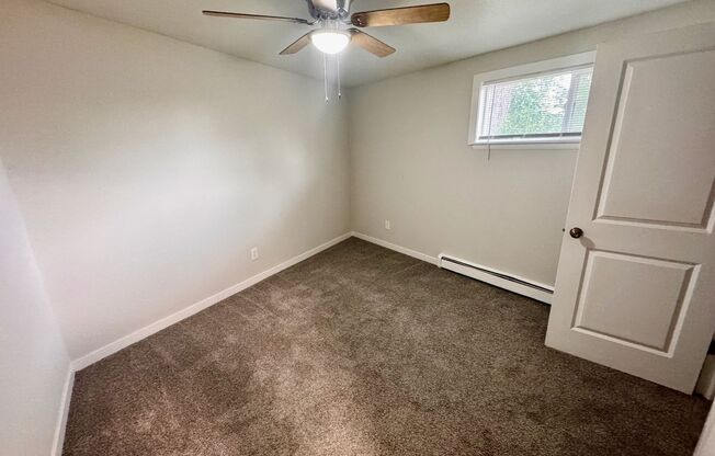 2 beds, 1 bath, 800 sqft, $1,275, Unit 10