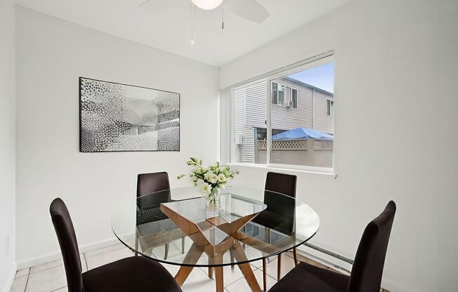 2 beds, 1 bath, 930 sqft, $1,695, Unit O7