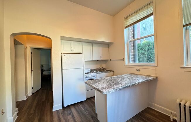 1 bed, 1 bath, $1,220