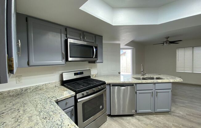 Colonia Apartment Homes - Roger