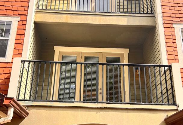 Welcome to Your Three-Story Paradise in Thriving Orlando, FL! WASHER & DRYER INCLUDED!