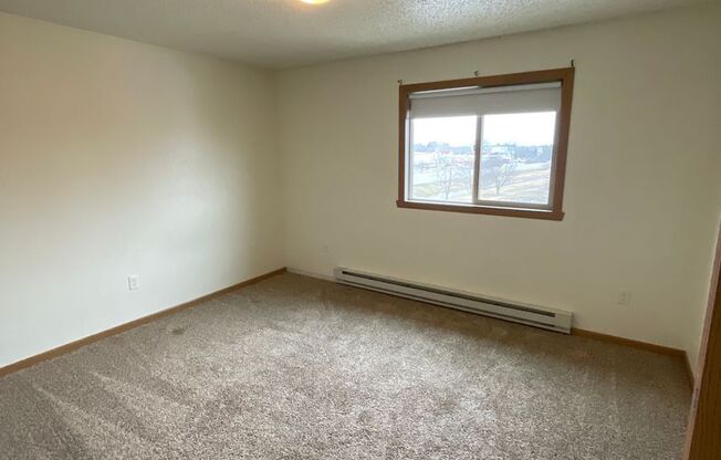2 beds, 1 bath, 850 sqft, $830, Unit 701 - 12C