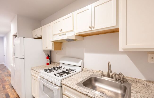 Cozy 3 BR/1 BA Apartment in Randle Highlands!