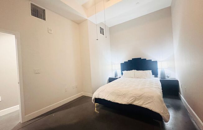 2 beds, 1 bath, 950 sqft, $3,200, Unit 813