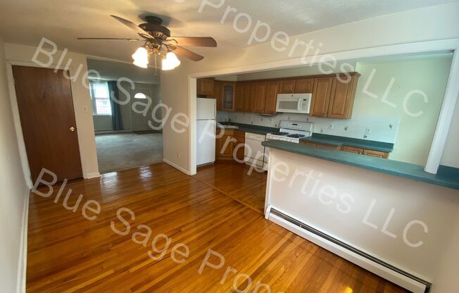 3 beds, 1 bath, $1,895