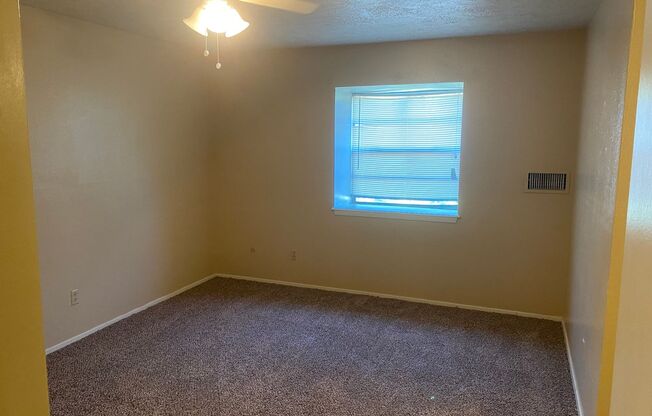 1 bed, 1 bath, 900 sqft, $805, Unit 1108 HOLIK SQ-Unit D