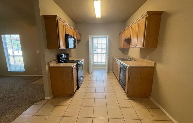 3 beds, 2 baths, 1,062 sqft, $1,395, Unit 122