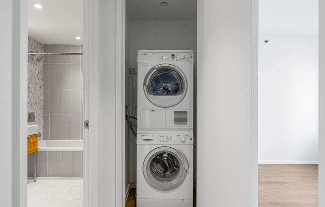 1 bed, 1 bath, $4,195, Unit 4E