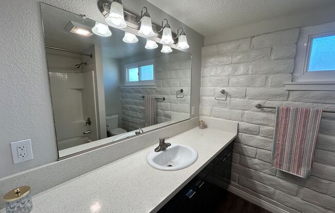 1 bed, 1 bath, 750 sqft, $2,465, Unit N5