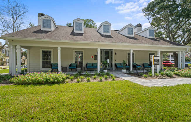 1 bed, 1 bath, 823 sqft, $1,650, Unit 1216