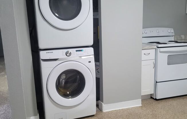 3 beds, 1 bath, 890 sqft, $1,700, Unit 505 H2