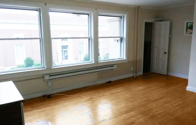 Studio, 1 bath, $600, Unit 105