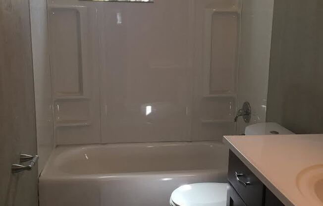 1 bed, 1 bath, 755 sqft, $925, Unit 19