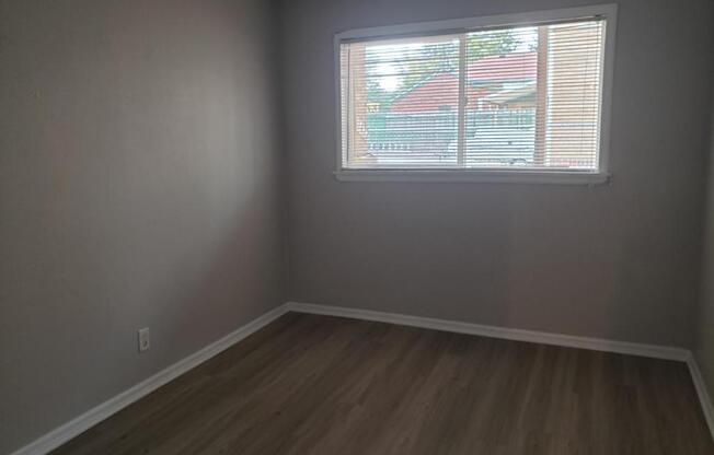 2 beds, 1 bath, 1,100 sqft, $1,475