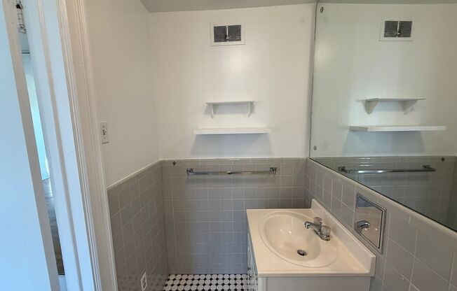 2 beds, 2 baths, 1,303 sqft, $2,200, Unit New King Edward  301