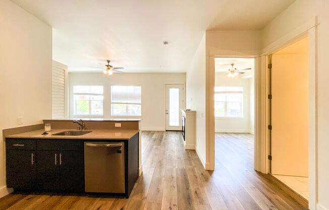 3 beds, 2 baths, 980 sqft, $2,375, Unit 220
