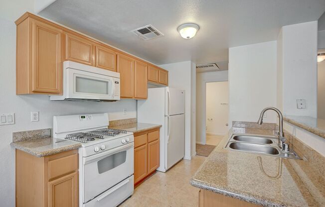 3 beds, 2 baths, $1,650, Unit # 136