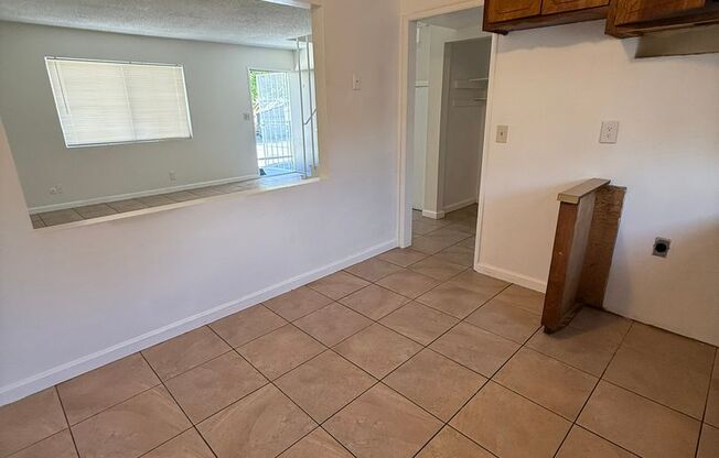 2 beds, 1.5 baths, $1,400, Unit E