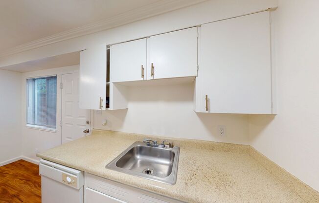 2 beds, 1 bath, 715 sqft, $2,450, Unit 619-1