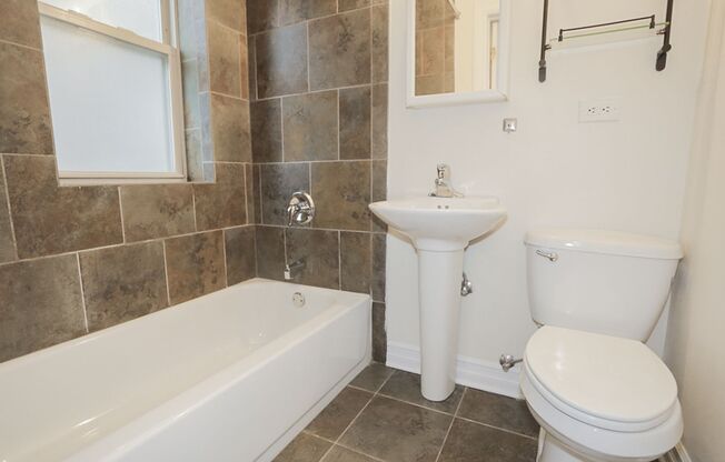 2 beds, 2 baths, 1,140 sqft, $3,150, Unit 3814S-1E