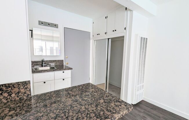 Studio, 1 bath, 263 sqft, $1,299, Unit 105