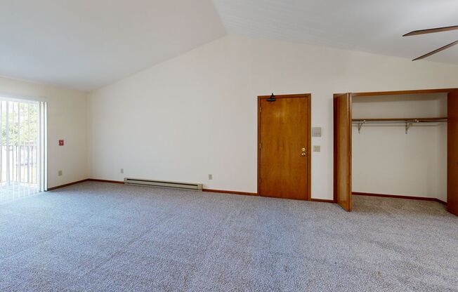 2 beds, 1 bath, 980 sqft, $1,760, Unit 7722CF