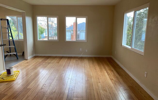 Epic REA-Great 1 BR/1 BA Unit in a S/S Duplex