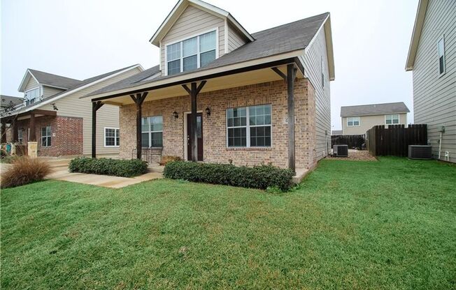 Spacious 4 Bedroom, 3 Bathroom House in Horse Haven!