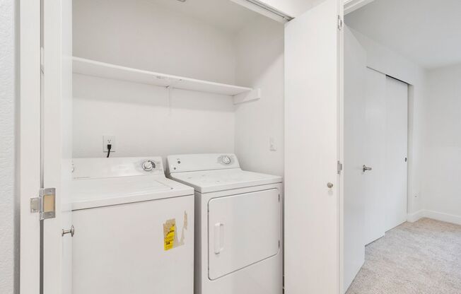 1 bed, 1 bath, 800 sqft, $1,465, Unit 121 E