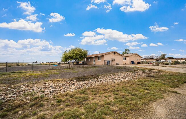 2bed 1bath duplex with fenced yard