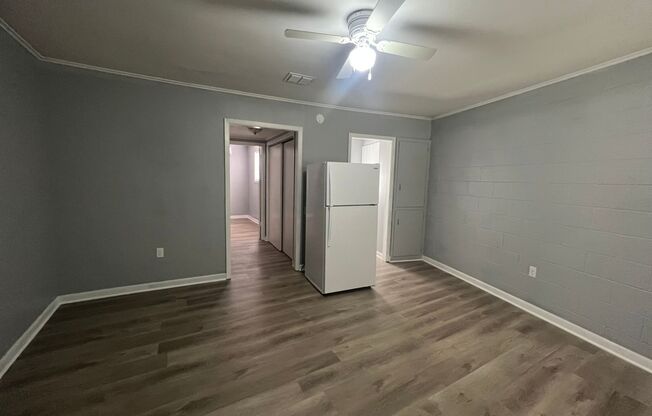 1 bed, 1 bath, 400 sqft, $650, Unit Unit 123