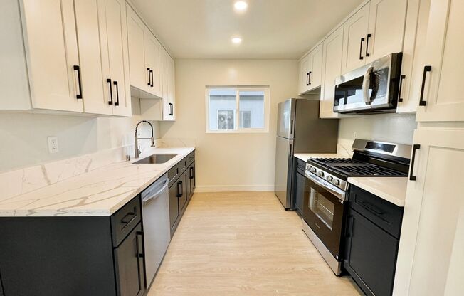 Studio, 1 bath, 400 sqft, $2,099, Unit 19 04