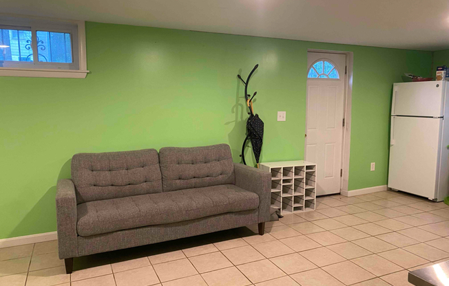 1 ROOM COLLEGE PARK