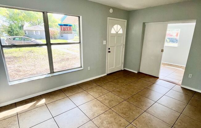 Cute 3BR/1BA Lakeland Home Near Southeastern University! No Application Fee!